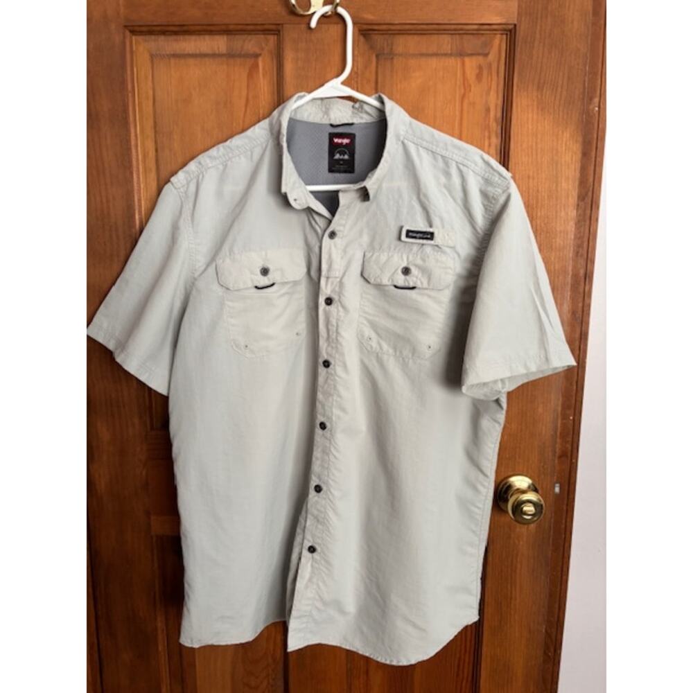 Men’s Wrangler Regular Fit Light Gray Shirt Size XL - 100% Nylon